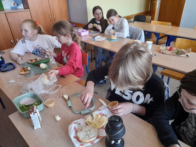 605b7bdb 42be 4080 b4e1 a73cc5b7adf0